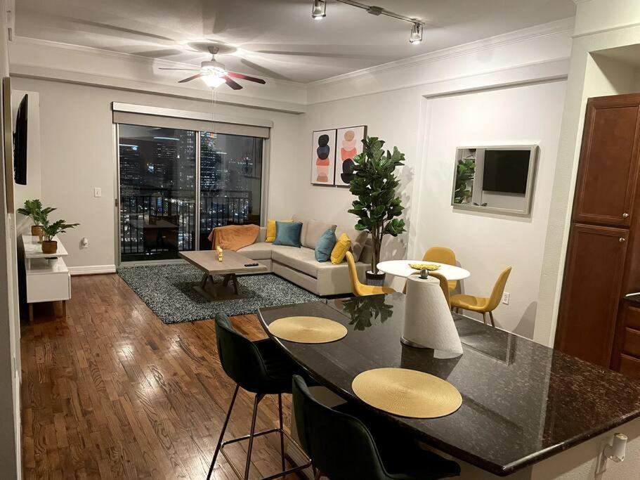 Daire Luxury Hi-rise 1bd In Galleria W King Bed/pool/gym Houston