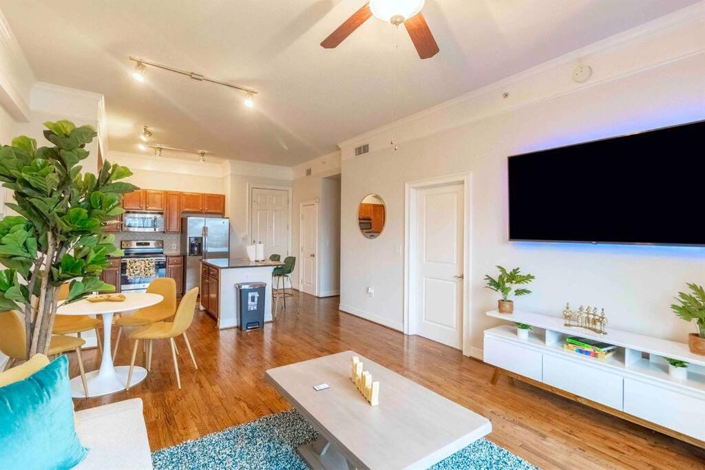 Luxury Hi-rise 1bd In Galleria W King Bed/pool/gym Daire *
