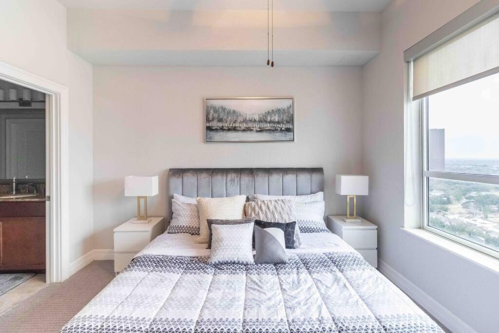 Luxury Hi-rise 1bd In Galleria W King Bed/pool/gym Daire *