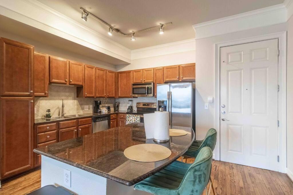 Daire Luxury Hi-rise 1bd In Galleria W King Bed/pool/gym