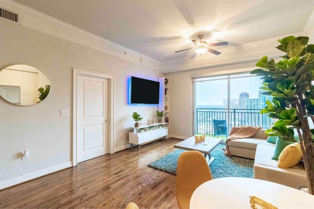 Luxury Hi-rise 1bd In Galleria W King Bed/pool/gym Daire *