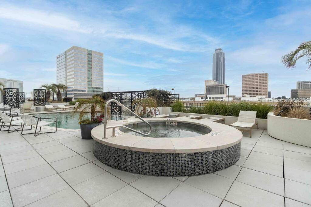 Daire Luxury Hi-rise 1bd In Galleria W King Bed/pool/gym